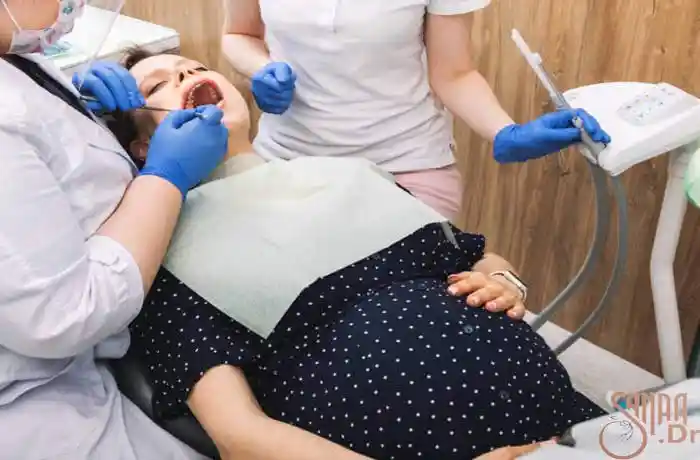 خانم باردار در حال ترمیم دندانش